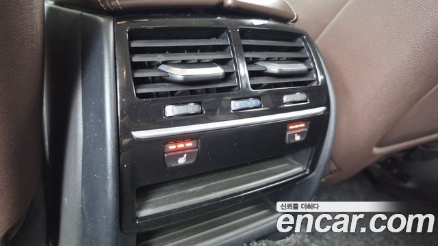 BMW 5-Series 2018 — photo 19
