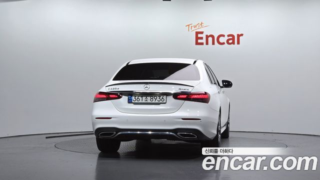 Mercedes-Benz E-Class 2022 — photo 4