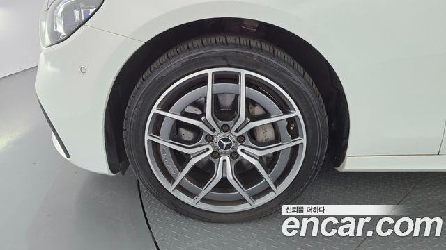 Mercedes-Benz E-Class 2022 — photo 5