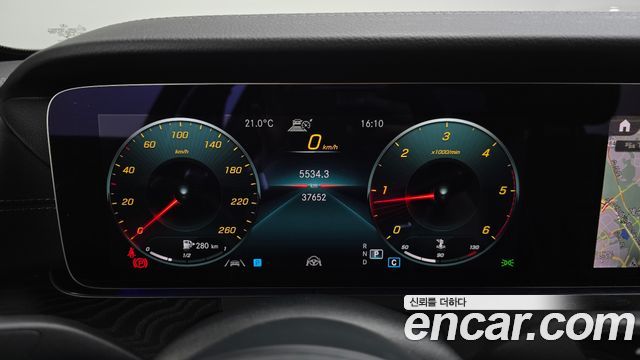 Mercedes-Benz E-Class 2022 — photo 11