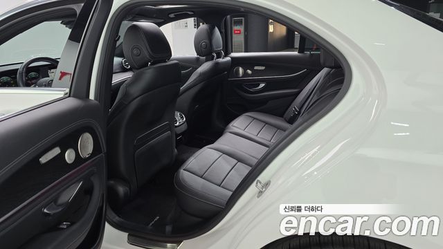 Mercedes-Benz E-Class 2022 — photo 17