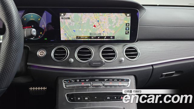 Mercedes-Benz E-Class 2022 — photo 18