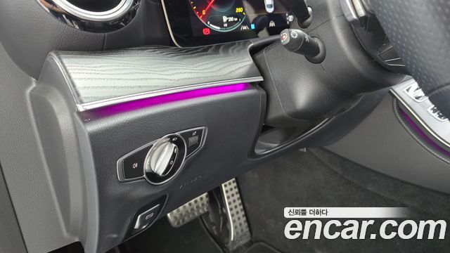 Mercedes-Benz E-Class 2022 — photo 24