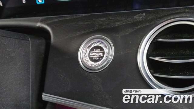 Mercedes-Benz E-Class 2022 — photo 25