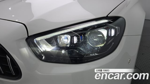 Mercedes-Benz E-Class 2022 — photo 8