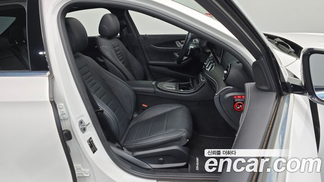Mercedes-Benz E-Class 2022 — photo 16