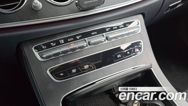 Mercedes-Benz E-Class 2022 — photo 30