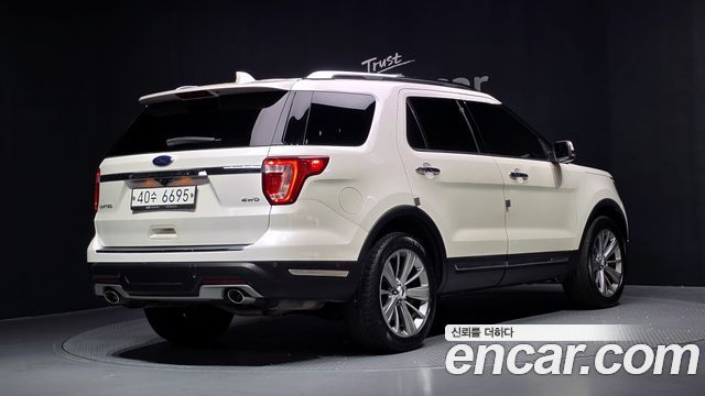 Ford Explorer 2018 — photo 2