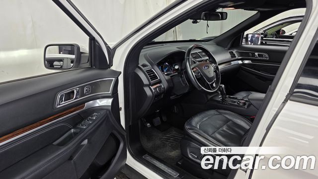 Ford Explorer 2018 — photo 10