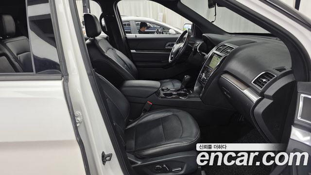Ford Explorer 2018 — photo 11