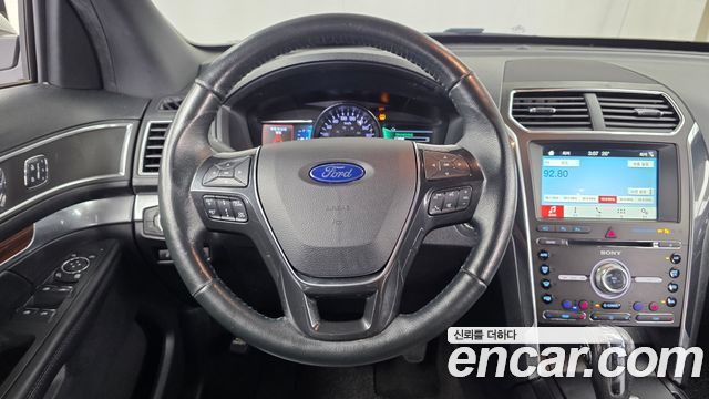 Ford Explorer 2018 — photo 13