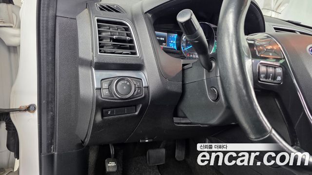 Ford Explorer 2018 — photo 16