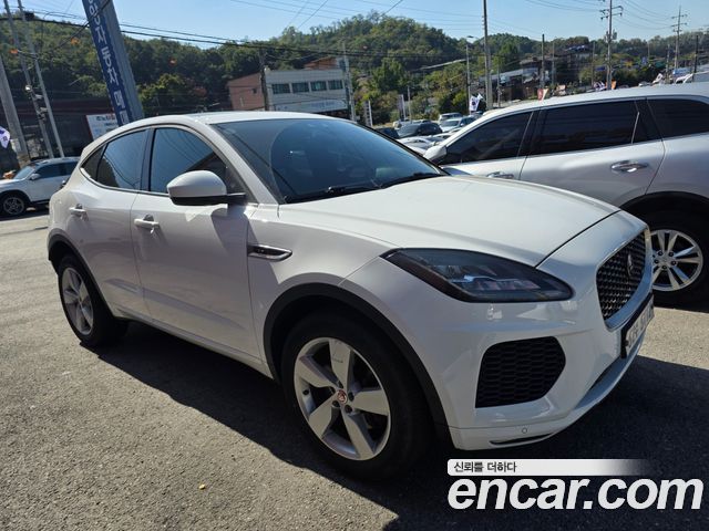 Jaguar E-PACE 2018 — photo 3