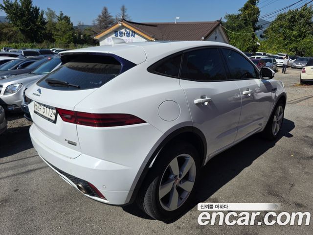 Jaguar E-PACE 2018 — photo 4