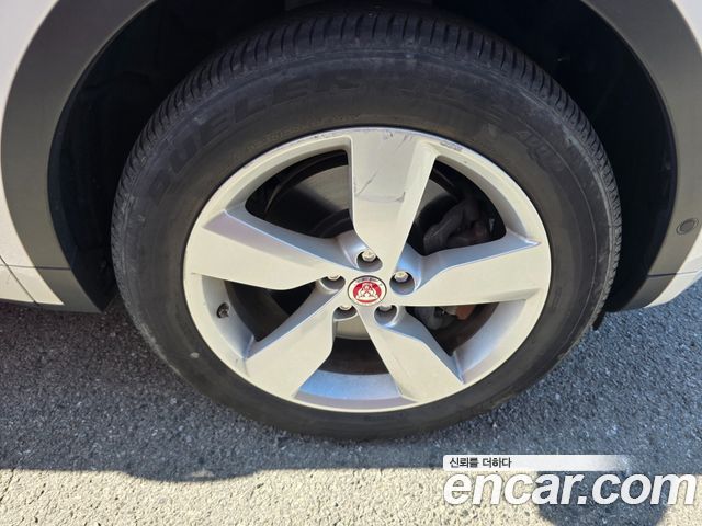 Jaguar E-PACE 2018 — photo 7