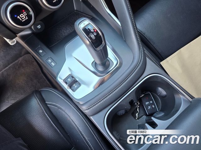 Jaguar E-PACE 2018 — photo 13