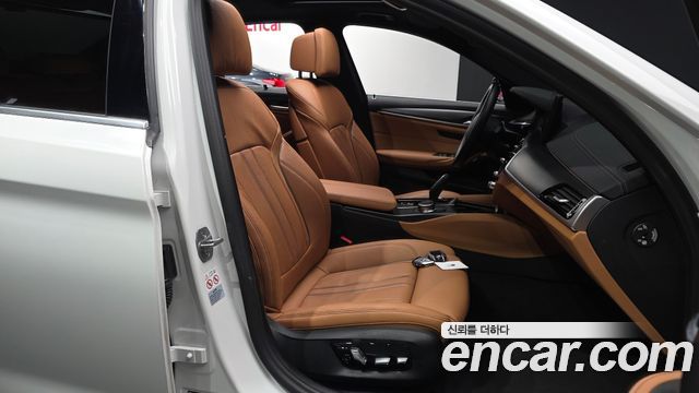 BMW 5-Series 2023 — photo 17