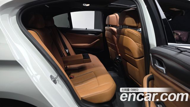 BMW 5-Series 2023 — photo 18