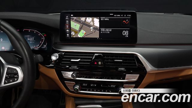 BMW 5-Series 2023 — photo 20
