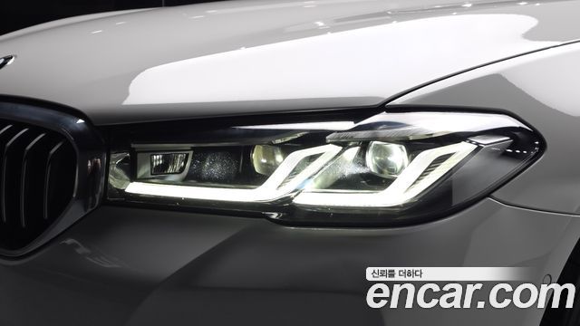 BMW 5-Series 2023 — photo 8