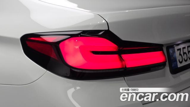 BMW 5-Series 2023 — photo 9