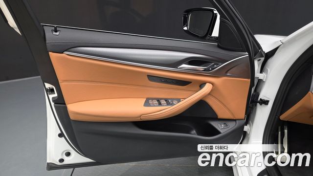 BMW 5-Series 2023 — photo 14