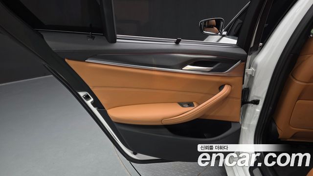 BMW 5-Series 2023 — photo 15