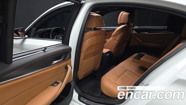 BMW 5-Series 2023 — photo 16