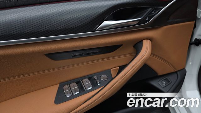 BMW 5-Series 2023 — photo 33