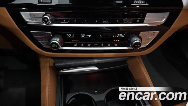 BMW 5-Series 2023 — photo 34