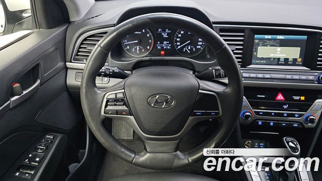 Hyundai AVANTE 2016 — photo 13