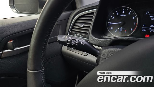 Hyundai AVANTE 2016 — photo 17
