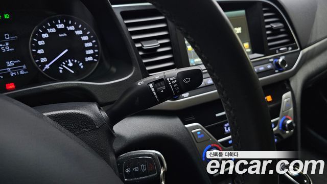 Hyundai AVANTE 2016 — photo 18