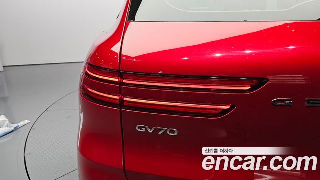 Genesis GV70 2023 — photo 9