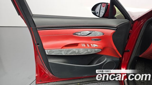 Genesis GV70 2023 — photo 14