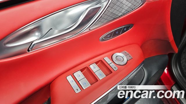 Genesis GV70 2023 — photo 27