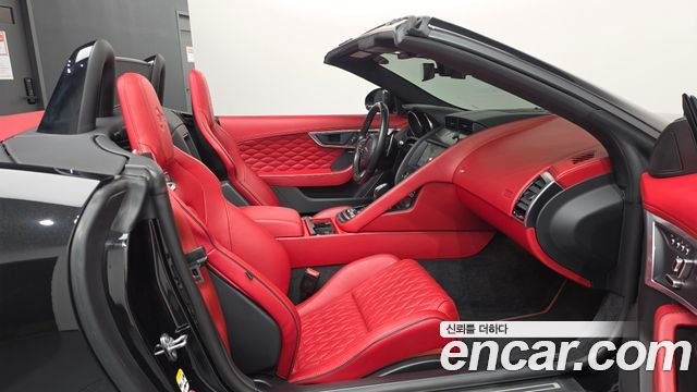 Jaguar F-TYPE 2019 — photo 11