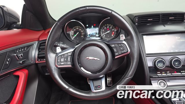 Jaguar F-TYPE 2019 — photo 12