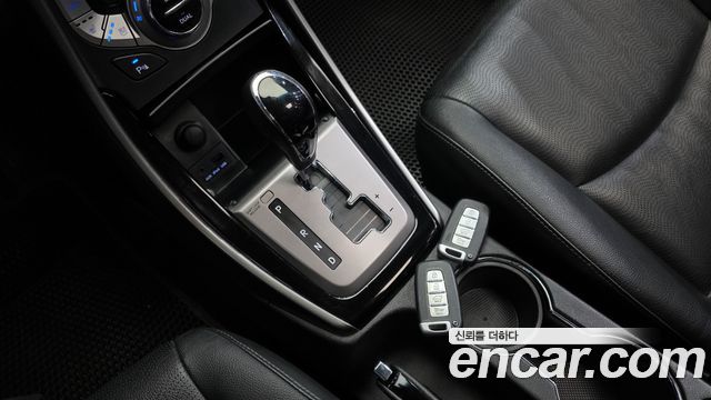 Hyundai AVANTE 2014 — photo 9