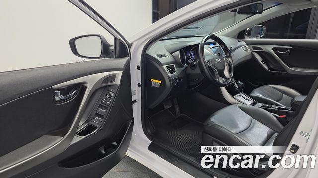 Hyundai AVANTE 2014 — photo 10