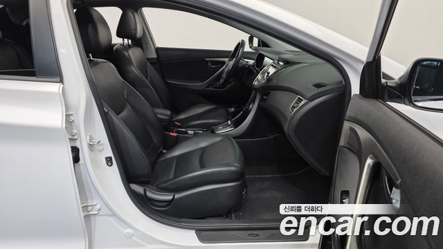Hyundai AVANTE 2014 — photo 11
