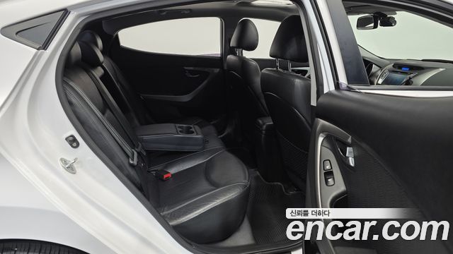 Hyundai AVANTE 2014 — photo 12