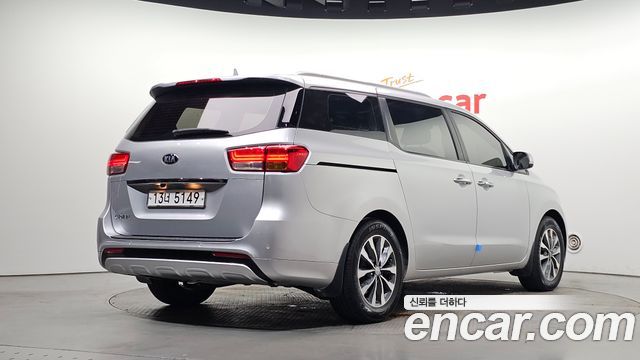 Kia Canival 2015 — photo 2