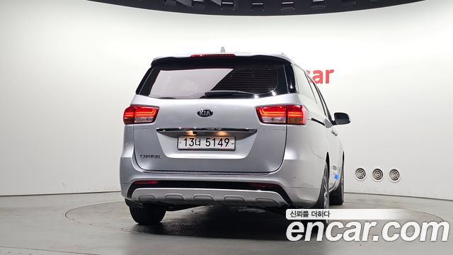 Kia Canival 2015 — photo 4