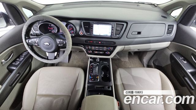 Kia Canival 2015 — photo 7