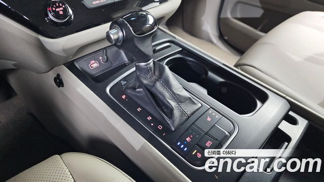 Kia Canival 2015 — photo 9