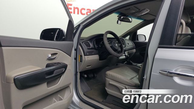 Kia Canival 2015 — photo 10