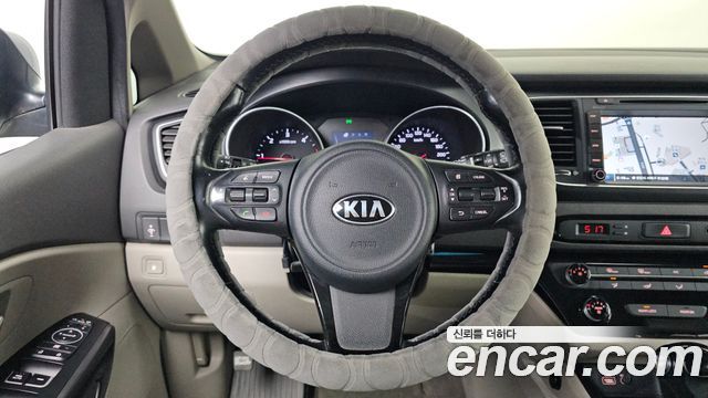 Kia Canival 2015 — photo 14