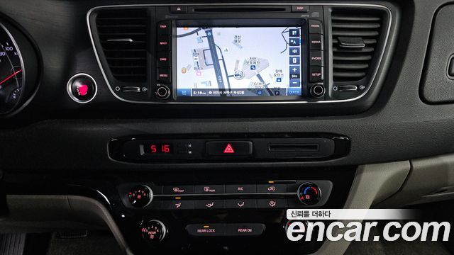 Kia Canival 2015 — photo 15