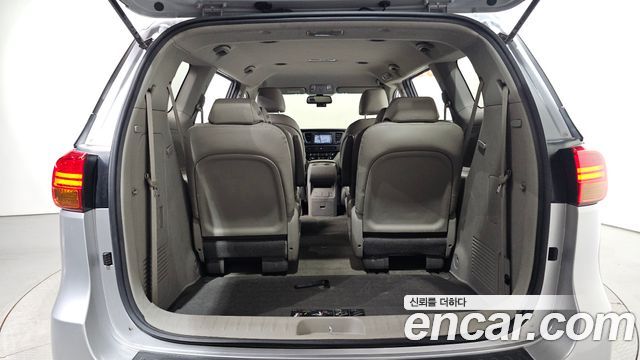 Kia Canival 2015 — photo 20